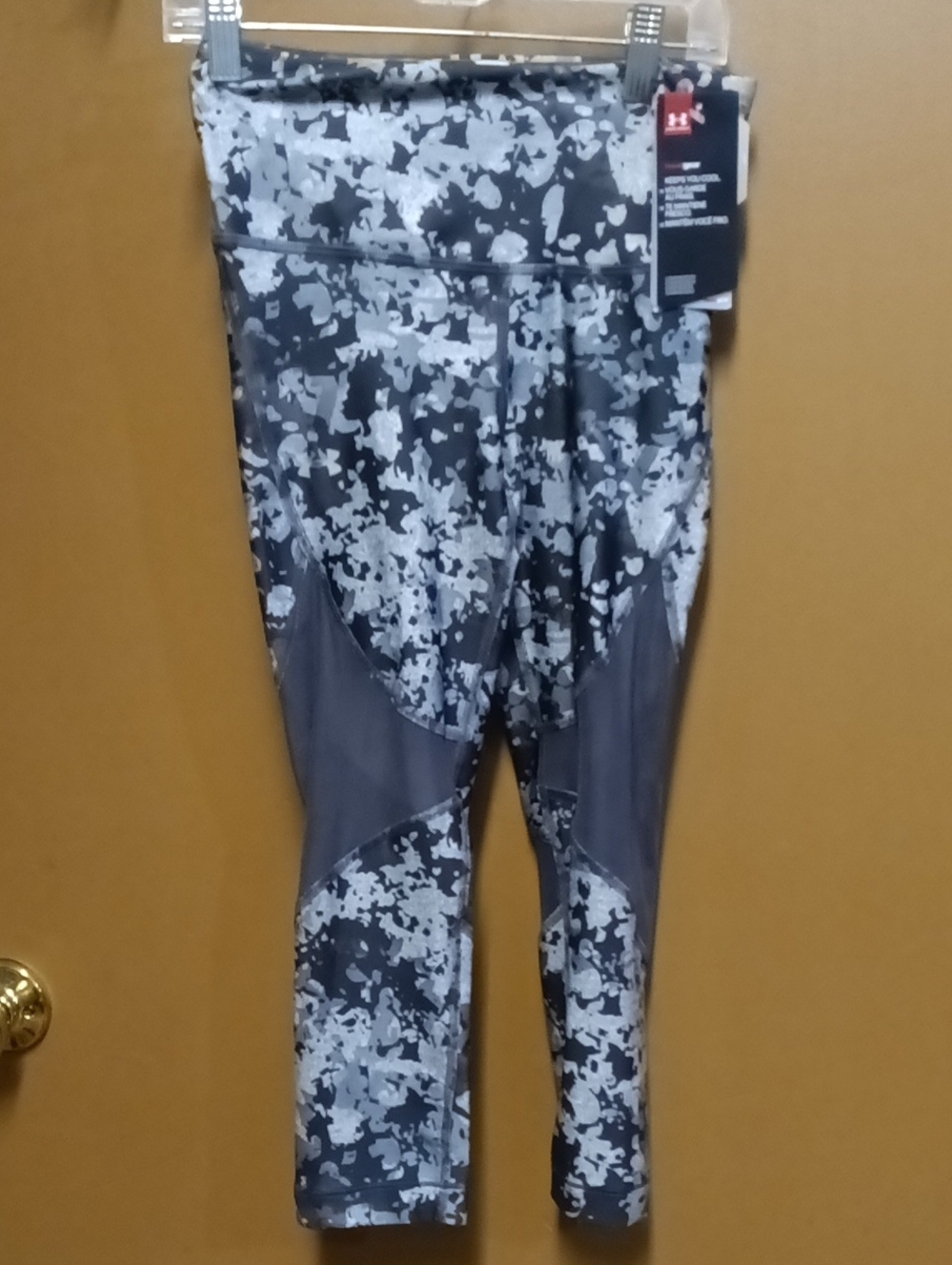Under Armour Women’s Gray Camo Performance Jeggings